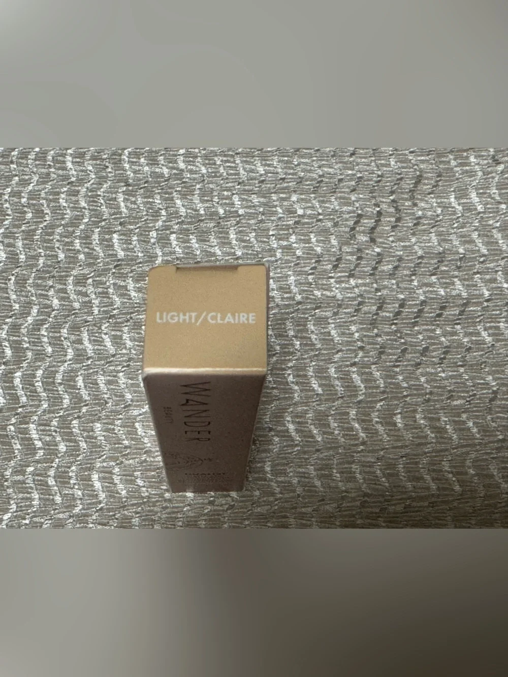 New in box Wander Beauty Dualist Matte and Illuminating Concealer - plus gift -
